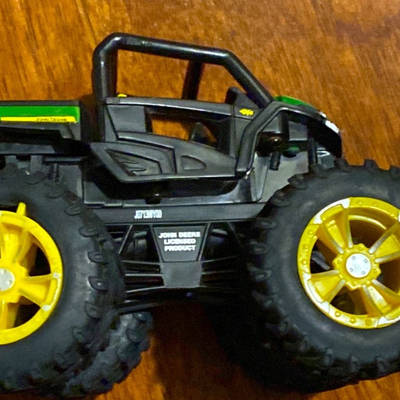 3 FOR $20 John Deere dune buggy - Picture 2 of 4